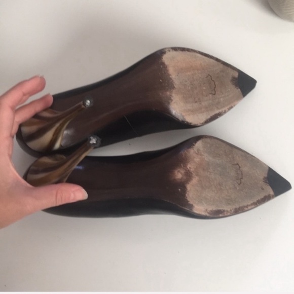 Stuart Weitzman pointed toe heel with heel accent - Picture 7 of 8